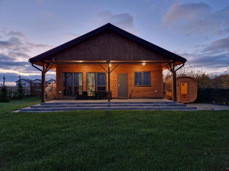 Gąski Baltic Lark Dom 100m2 3 sypialnie 2 łazienki Sauna Prywatny teren - B&B Gąski