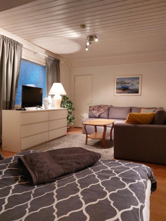 Koskentien kotimajoitus & Luxury Glamping - B&B Jämsä