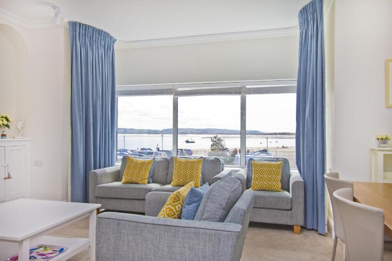 Beautiful Aberdovey Seafront Apartment 2 - B&B Aberdyfi