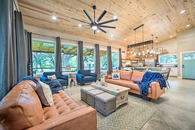 Stunning Blanco Home w/ Direct River Access! - Chambres d'hôtes Blanco