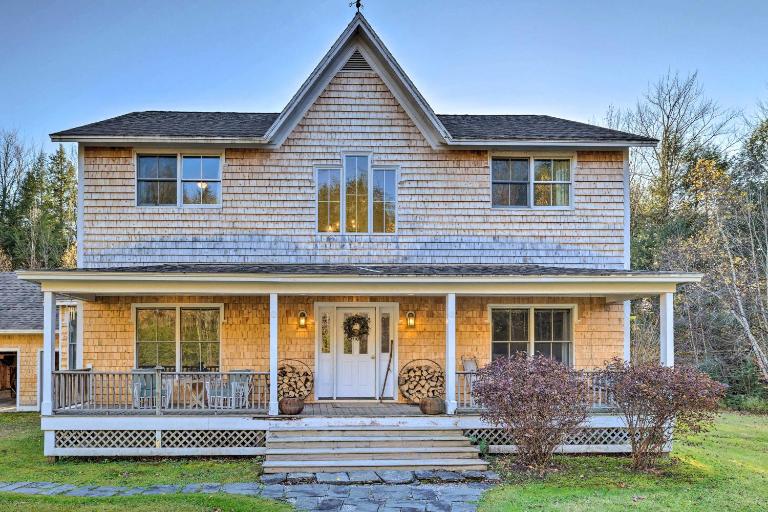 Private Home w/ Hot Tub Near Jay Peak Slopes - B&B Montgomery Center