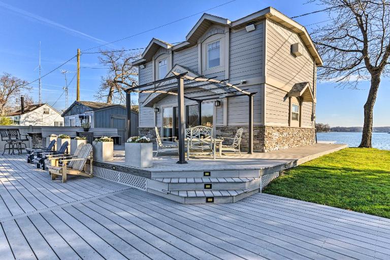 Michigan Island Lake House w/ Pontoon Boat! - B&B Fenton