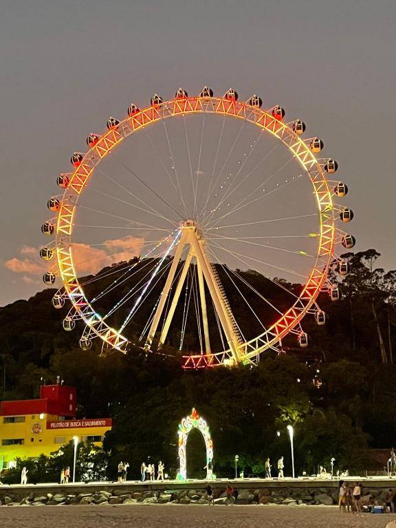 APARTAMENTO COM VISTA PARA O MAR NA Av ATLANTICA EM BALNEARIO CAMBORIU - Ferienwohnung Balneário Camboriú