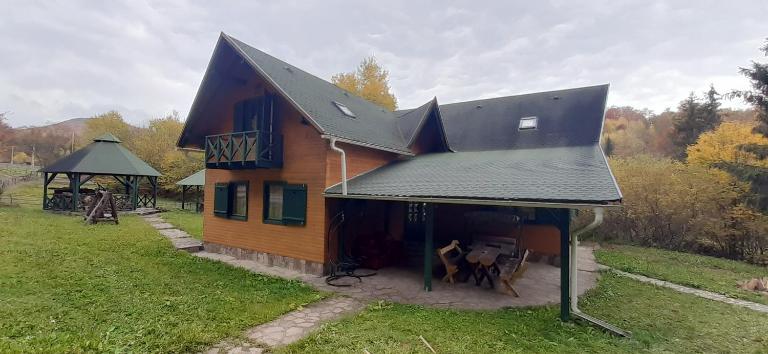Krisztina Kulcsosház Ivo - B&B Izvoare
