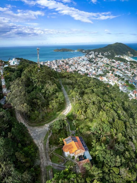 Casa 2, 3 ou 4 pessoas vista incrível com piscina centro Bombinhas carro 4x4 ou potente - Ferienwohnung Bombinhas