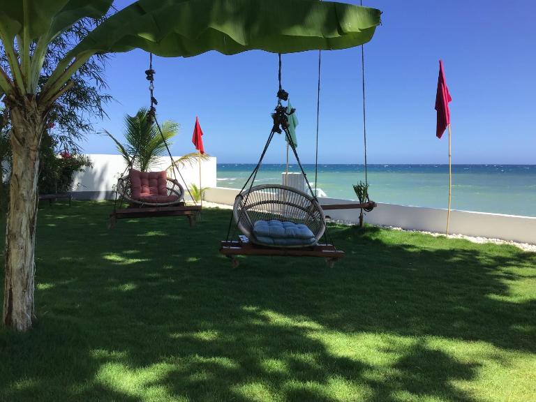 BambooBeachVilla1 AC New OCEANFRONT POOL sunsetview garden kitchen SATELLITE STARLINK WI-FI - B&B Dimiao