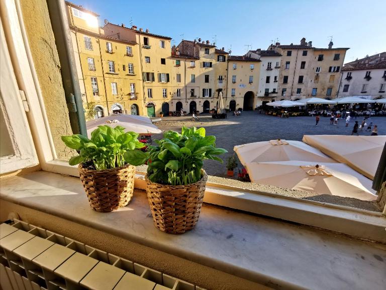 In Anfiteatro. Vivere Lucca immersi nella storia - B&B Lucca