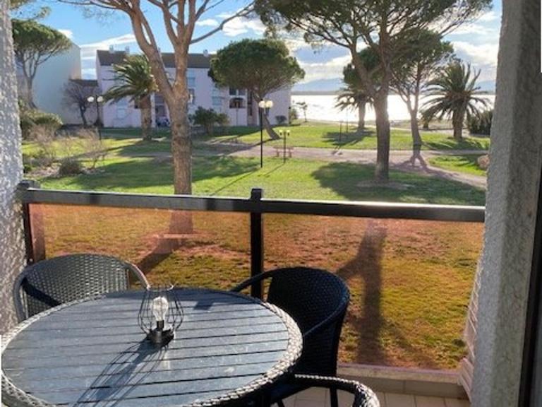 Studio Cabine à Le Barcarès, 4 couchages, terrasse, parking, piscine et activités sportives - FR-1-195-23 - B&B Le Barcarès