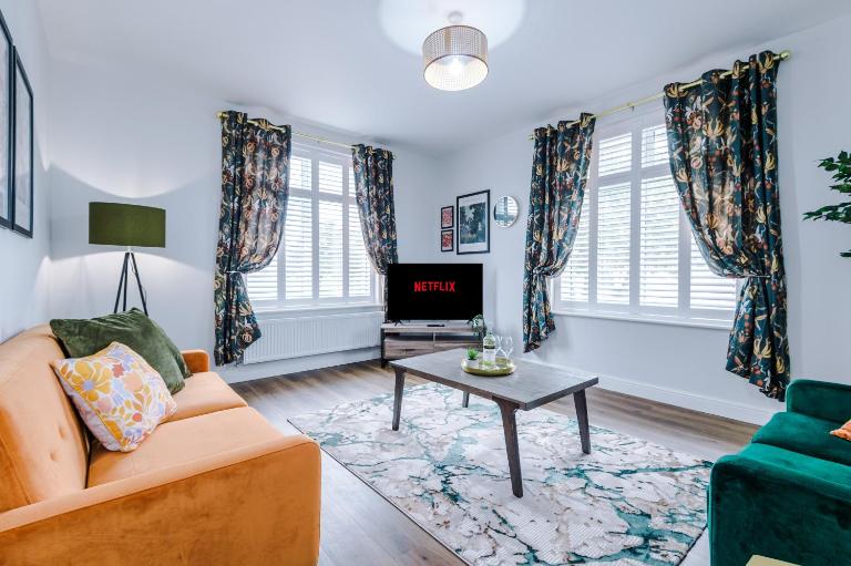 Parkview Place Serviced Apartment - Bed and Breakfast Coventry