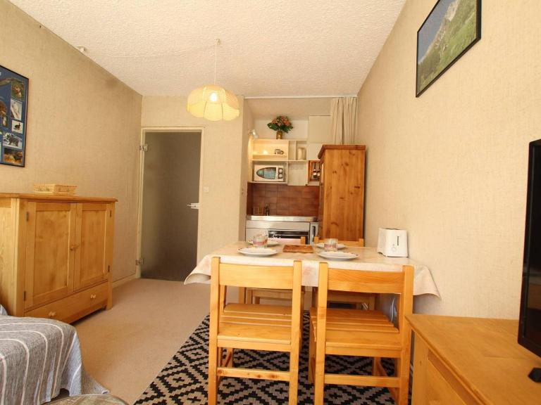 Location idéale, 4 pers à Serre-Chevalier, proche pistes, balcon, TV, coin nuit et casier à ski - FR-1-330E-86 - B&B Saint-Chaffrey