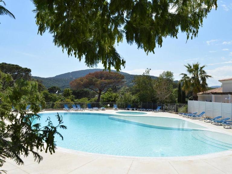 Appartement 3 pièces avec terrasse, piscine, parking et navette plage à Sainte-Maxime - FR-1-226-189 - Bed and Breakfast Sainte-Maxime