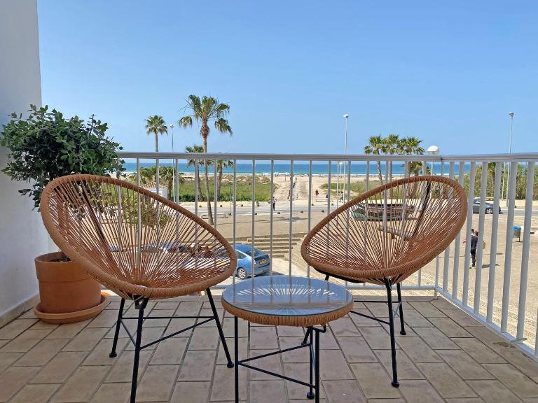 Santa Barbara A Beach front apartment with sea view and garage in Conil - B&B Conil de la Frontera