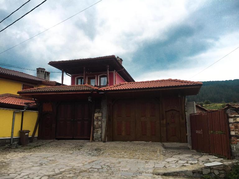 Стаи за гости Бащино огнище - Chambres d'hôtes Koprivchtitsa