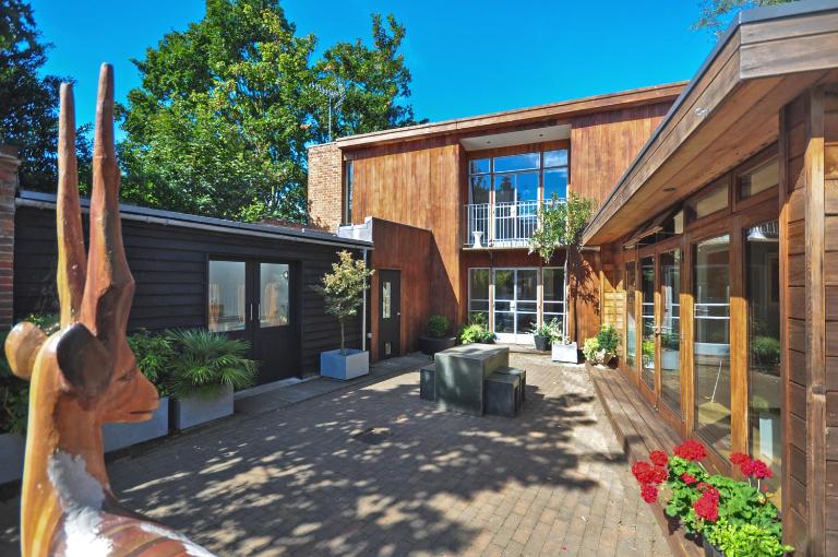 The Ultimate Bride & Hen Complex! Celebrations at The Old Fire Station Canterbury, 3 Homes - B&B Canterbury