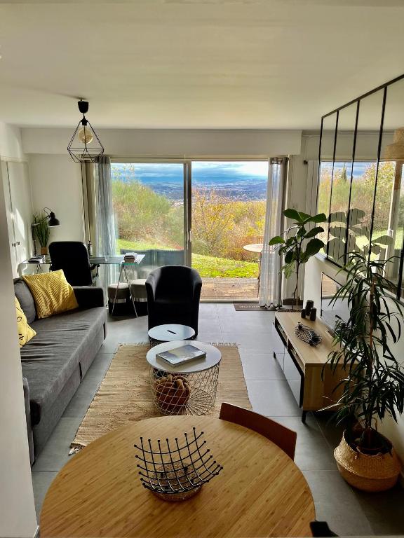 Chez Isa, loft 55m2, jardin, vue, parking, entrée autonome - Ferienwohnung Ceyrat