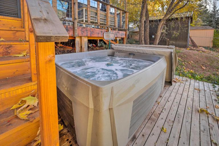 Hot Tub & Deck: Waterfront Escape in Payson! - B&B Beaver Valley Estates