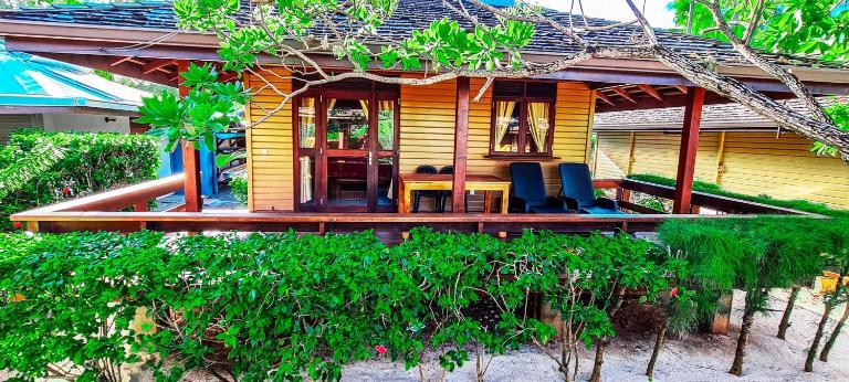 MOOREA - The Golden Reef Bungalow Moorea - B&B Temae