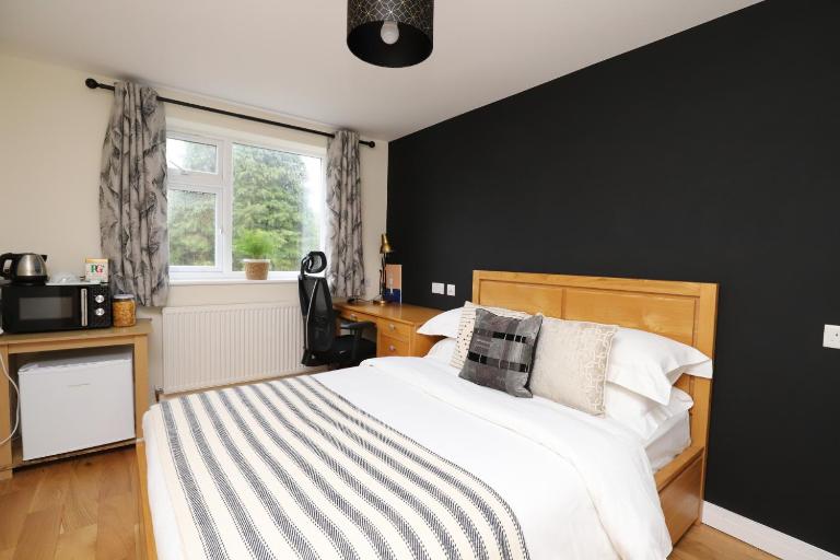 Luxurious double bedroom, ensuite with free Wifi. - B&B Oxford