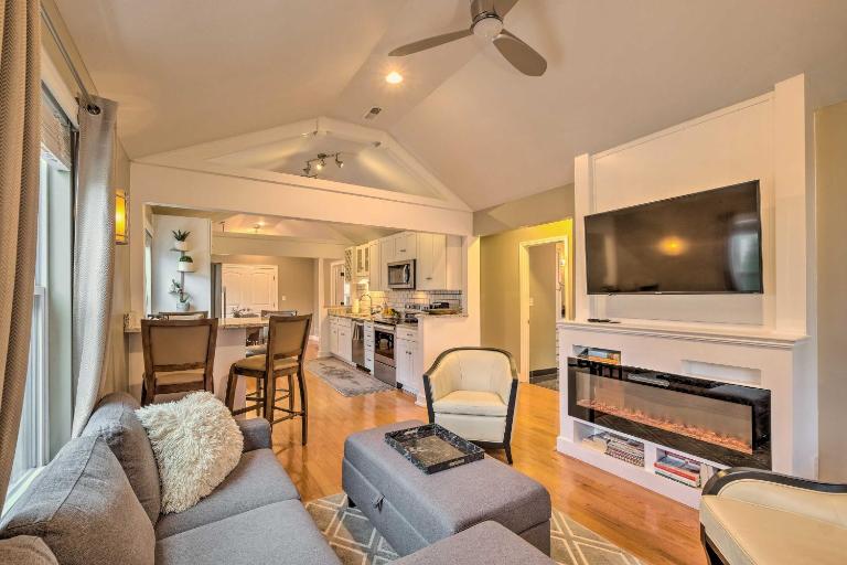 Luxe Lyndon Home < 11 Mi to Dtwn Louisville! - Ferienwohnung Louisville
