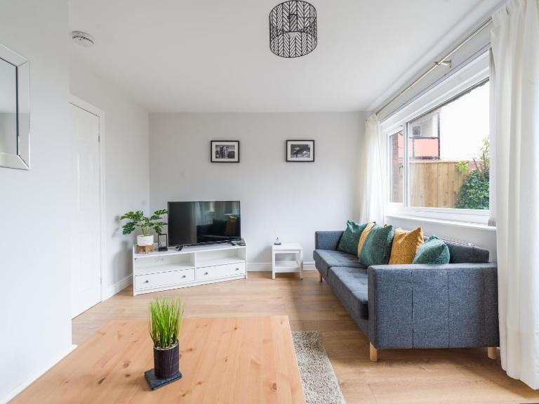 Howick House - Large 3 bedroom house, Gosforth - B&B Kenton