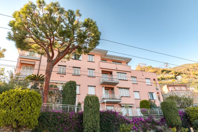 086 - Sunshine Home, 5 minuti dalla spiaggia - PARCHEGGIO PRIVATO GRATIS INCLUSO - B&B Ospedaletti