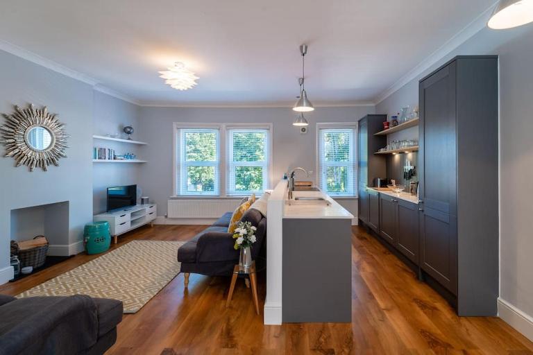 A beautiful and stylish 2 bed flat close to beach - B&B Bournemouth