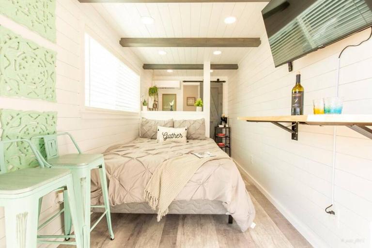 The Container Retreat @ 290 Wine Trail #10 Welcome friends! - Bed and Breakfast Hye