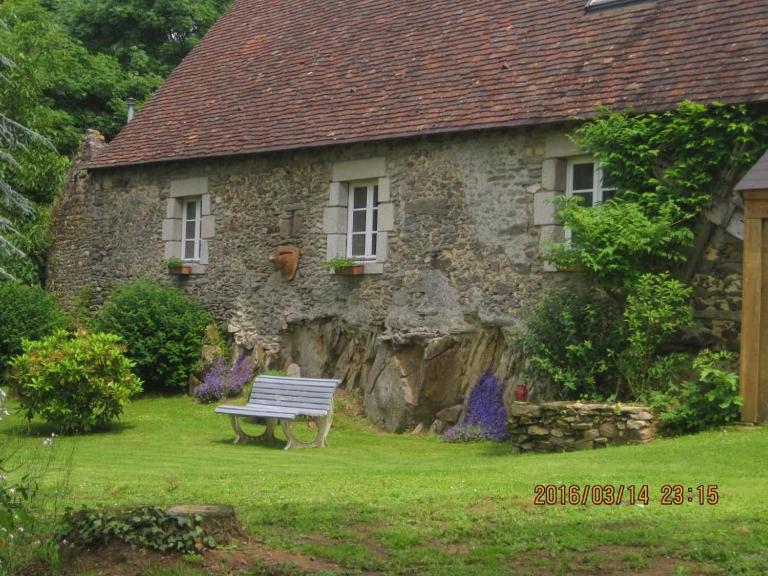 Charmante maison de campagne avec vaste parc arboré, cheminée et multiples activités à proximité - FR-1-410-153 - Ferienwohnung Moulins-le-Carbonnel