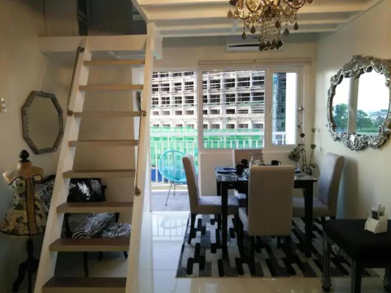 SMDC Wind Loft Bedroom 101 Facing Amenities with WIFI and Parking - Chambres d'hôtes Tagaïtaï