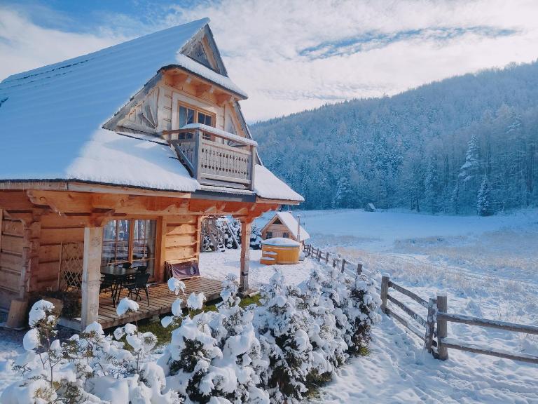 Domek Trzy Doliny Zakopane - Three Valleys Chalet Grill&Jacuzzi - B&B Zakopane