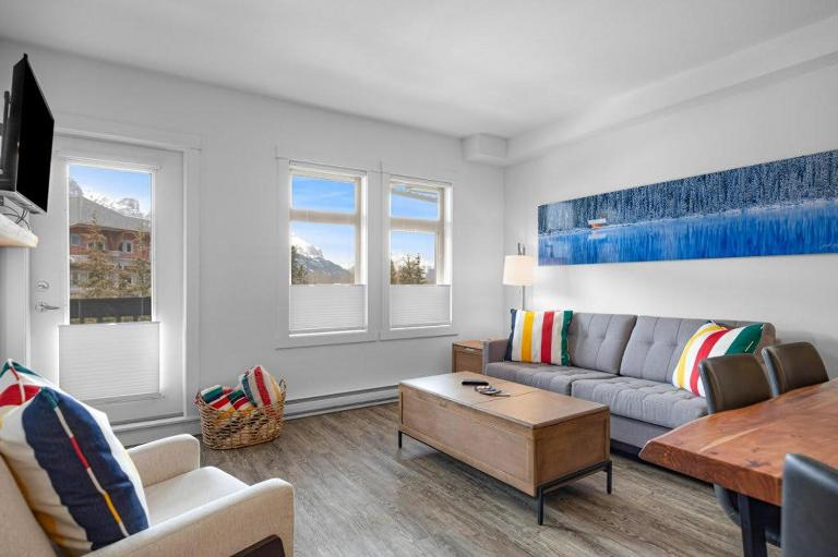 Beautiful Renovated Wolf 2Bed 2Bath - B&B Canmore