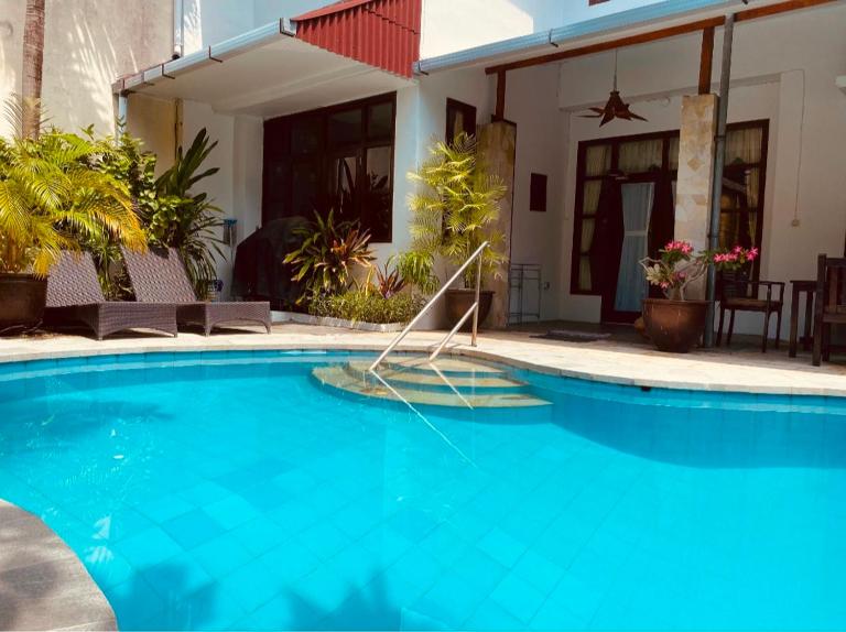 Villa Cantik Kuta Regency - Chambres d'hôtes Kuta