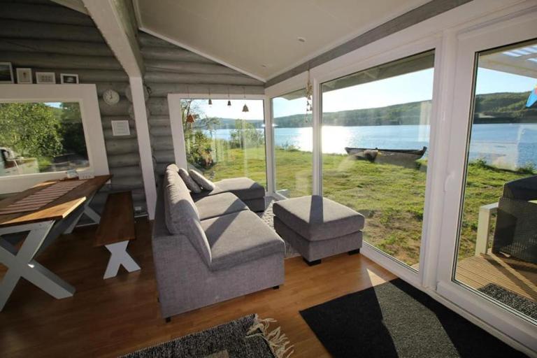 Beautiful riverside cottage with sauna - B&B Nuorgam