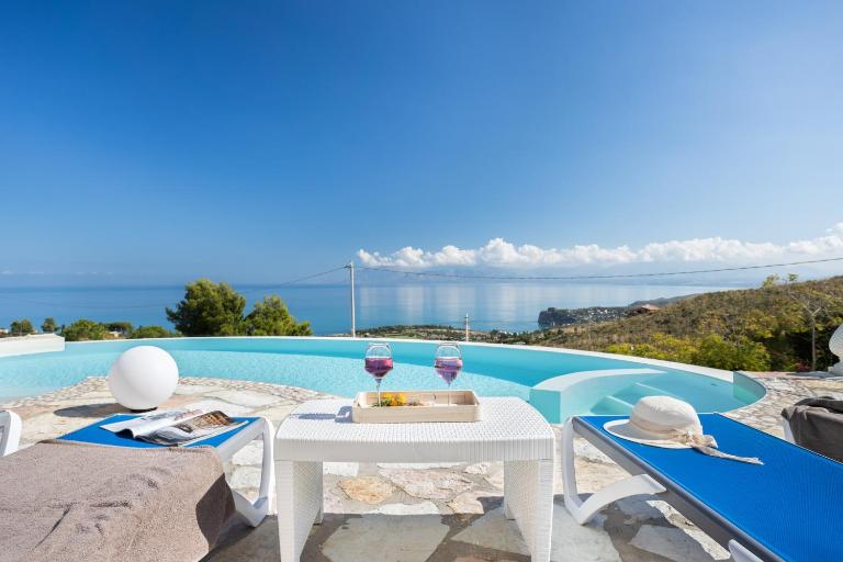 Villa vista mare con piscina a Sarmuci - Chambres d'hôtes Castellammare del Golfo