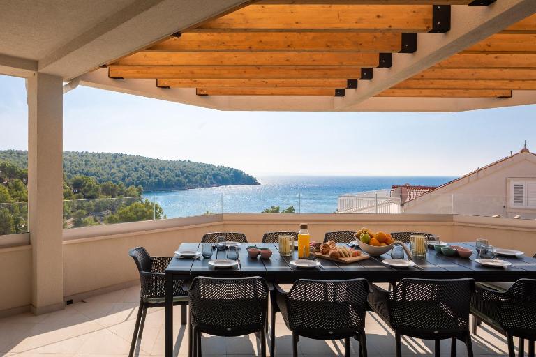 SEAFRONT VILLA for 10 people! - B&B Milna