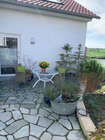 Studio mit Weitblick - Ferienwohnung Schlaitdorf