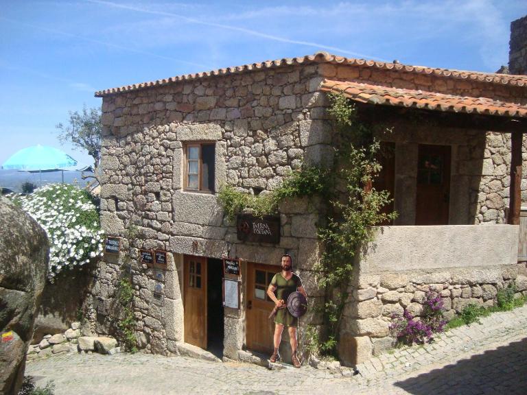 Taverna Lusitana - B&B Monsanto