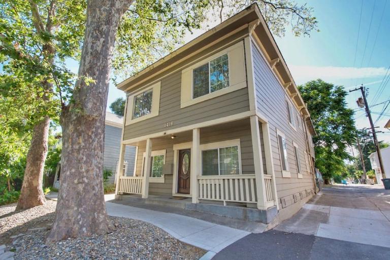 Historic Charm with Parking in Center of Midtown - B&B Sacramento