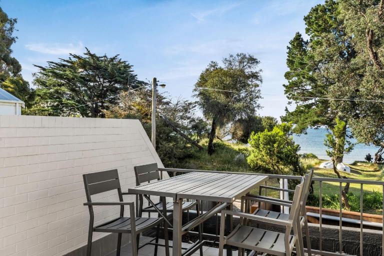 You and Me By the Sea - B&B Cowes