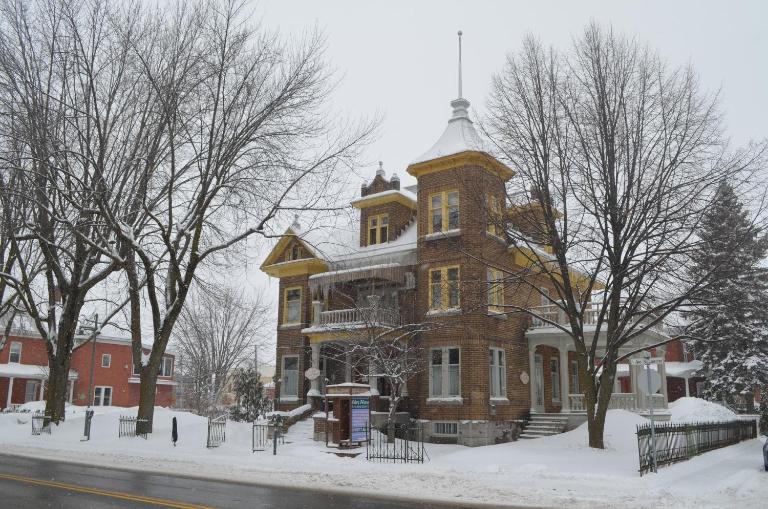 Le 100 St-Laurent - B&B Louiseville