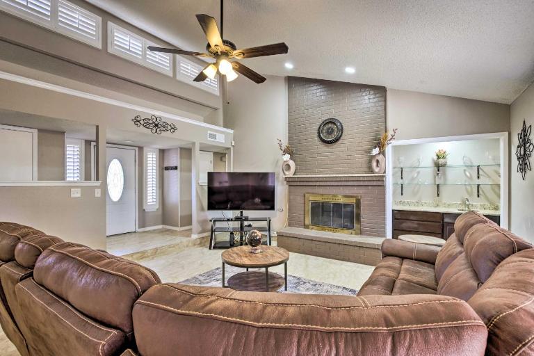 Large Yard: Family-Friendly El Paso Rental Home - Chambres d'hôtes El Paso