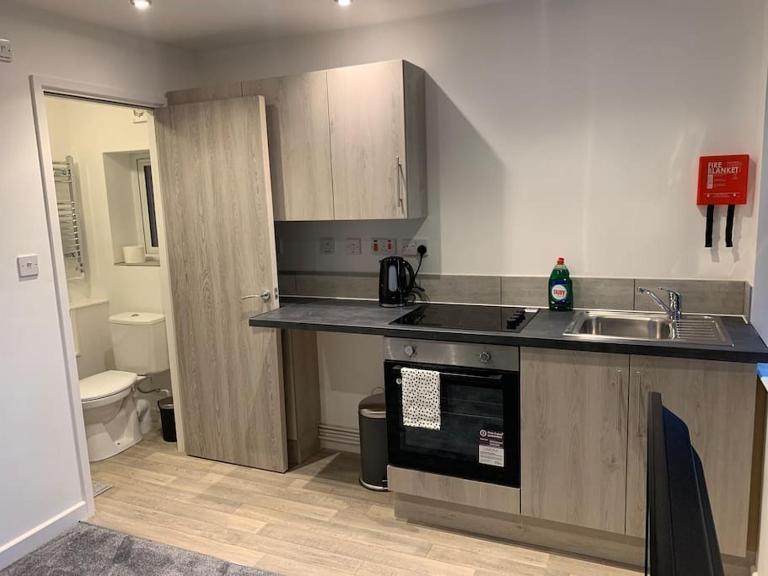 4. Immaculate 2 Bedroom Flat - Chambres d'hôtes Birmingham