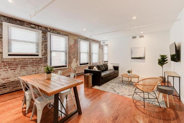 Super Central Location Historic but Modern - B&B Memphis