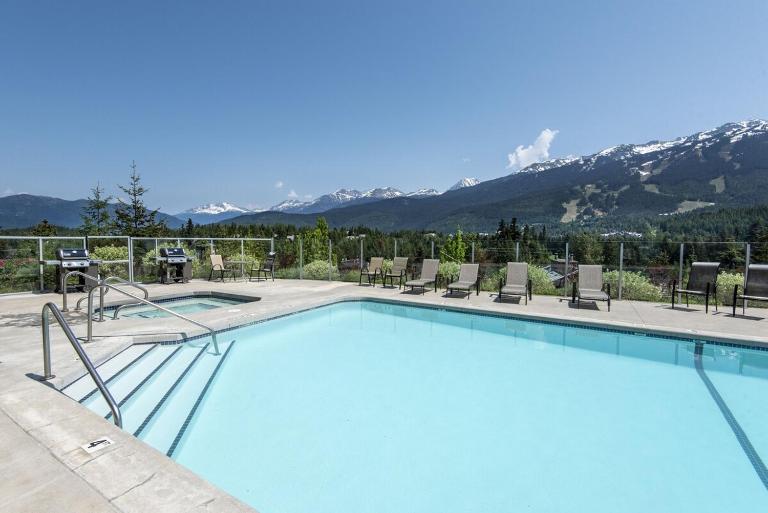 Ironwoods on Blueberry Hill Whistler - B&B Whistler