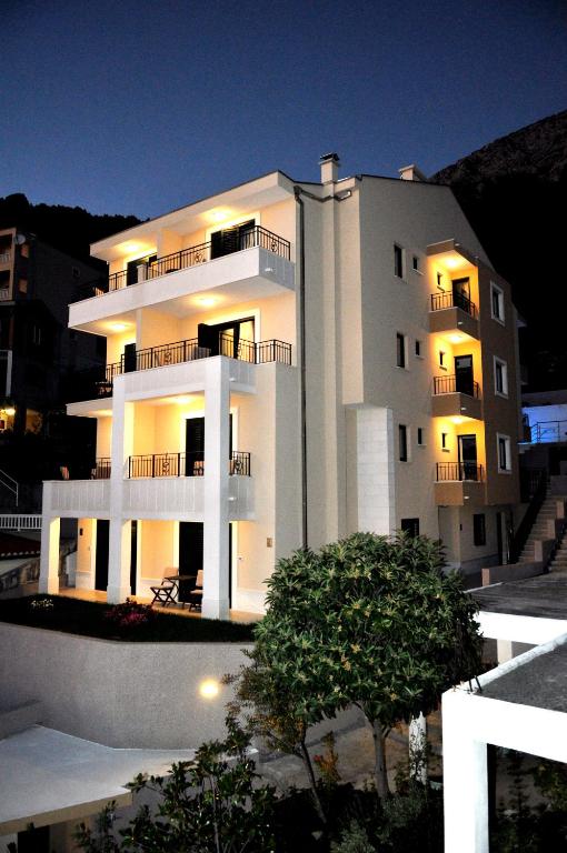 Apartments Villa Tomislav - Bed and Breakfast Brela