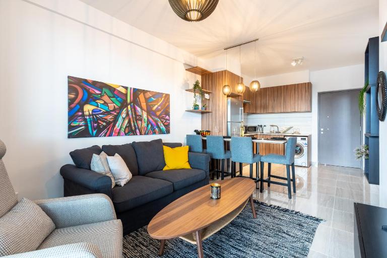 Sunshine 1-Bedroom Apartment in Larnaca - B&B Larnaka