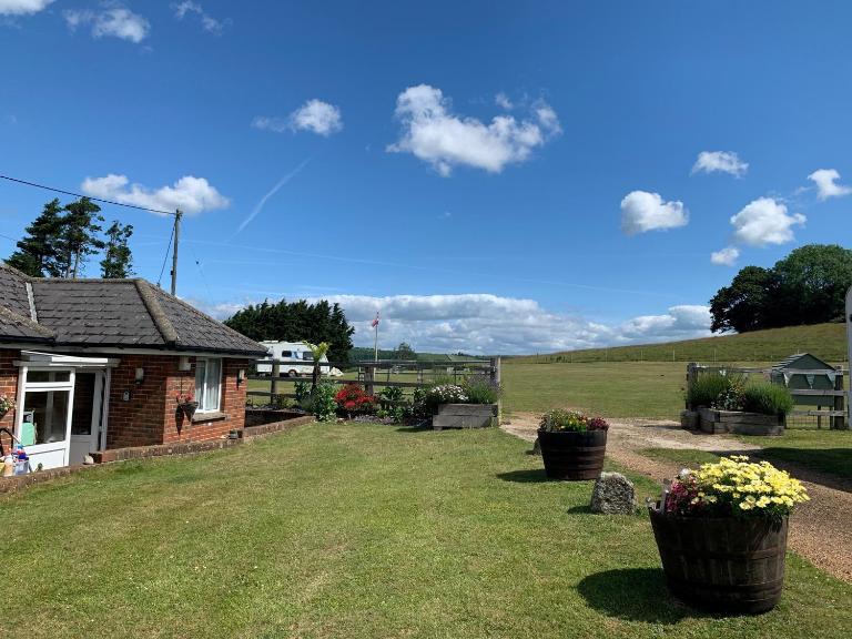 Queen Bower Farm Lodge - B&B Alverstone