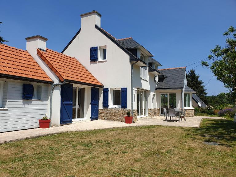 Villa avec WIFI, jardin, à 700m de la plage à TREGASTEL - Ref 405 - B&B Trégastel