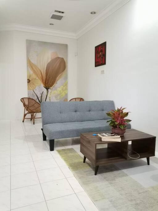 UIA Younee Kuantan Homestay 3R2B 9pax 5 min to town - Chambres d'hôtes Kuantan
