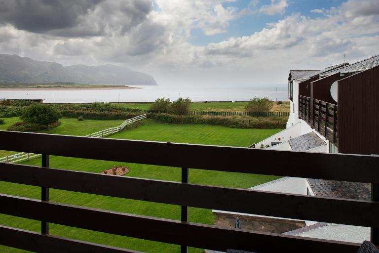 Rivage - Modern Maisonette - Bed and Breakfast Deganwy